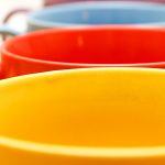 4 tasses de couleurs différentes alignées Colors of Tea