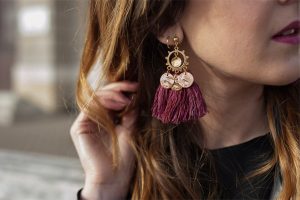 Boucles d'oreilles pompons Cha's Hands, interview pour Colors of Tea